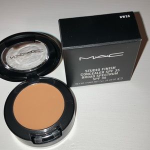 MAC studio finish concealer NW30